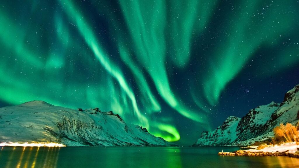 tromso-norway-northern-lights-Ge.jpg
