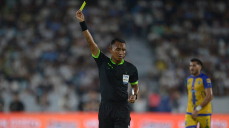 Ivan-Arcides-Barton-Arbitro-Clausura-2025-03.jpg