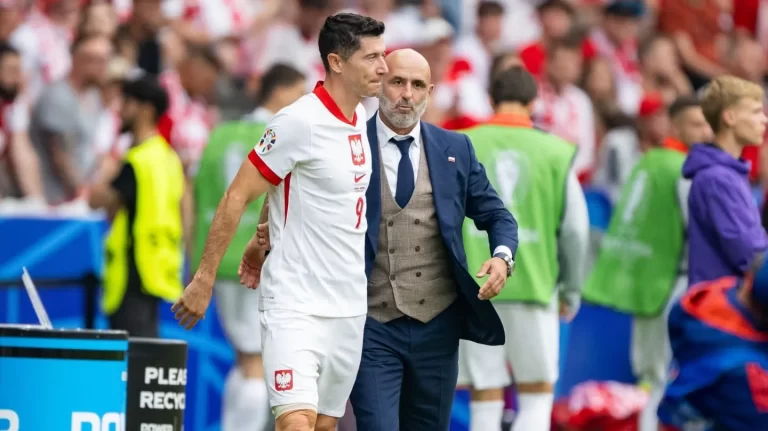 robert-lewandowski-junto-a-michal-probierz_1440x810.webp.webp